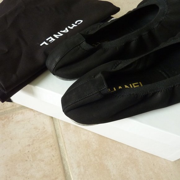 CHANEL Ballerinas Flats with 'CC' Logo (Black) - 8 - Picture 5 of 12